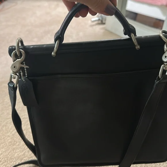 Coach Willis black bag. Lovely bag. Well taken care of. Stored in tote. - Picture 4 of 7